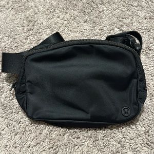 Lululemon Everywhere Belt Bag - 1L - All black